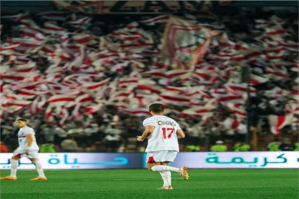 تحية جماهير الزمالك للاعبين قبل لقاء ستيلينبوش في إياب دور الثمانية للكونفدرالية