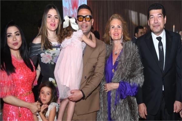 محمد إمام يظهر لأول مرة مع بناته في حفل زفاف ابنة عمه