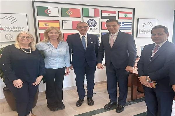 وزير الزراعة يبحث مع مدير معهد سيام باري في إيطاليا التعاون المشترك