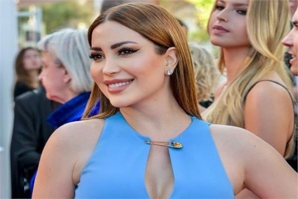 نسرين طافش تسحر محبيها بـ «فستان لبني مجسم» في مهرجان كان