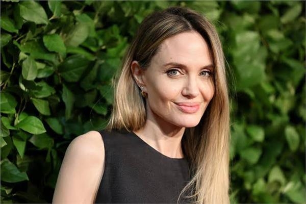 أنجلينا جولي تخلّد ذكرى المصورة الفلسطينية فاطمة حسونة في مهرجان «كان»