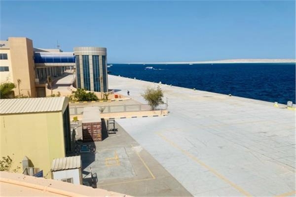 استئناف الملاحة البحرية بميناء الغردقة بعد تحسن الأحوال الجوية