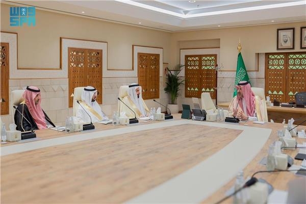 «تاريخ الحج والحرمين الشريفين» في أول اجتماع توثيقي برئاسة الأمير فيصل بن سلمان