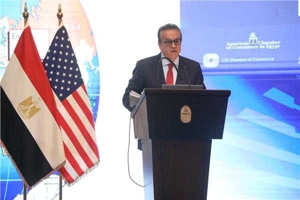 خالد عبد الغفار يستعرض الفرص الاستثمارية للقطاع الصحي