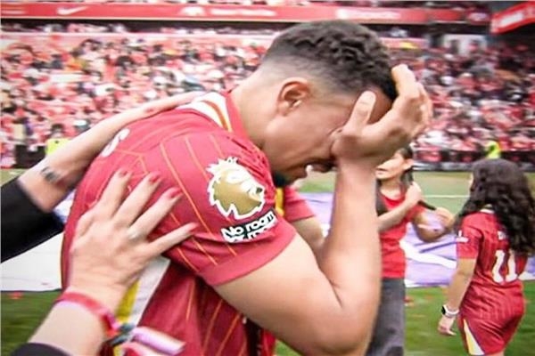 أرنولد يودع جماهير ليفربول بـ«الدموع»