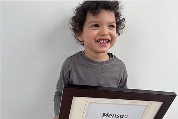 الثانية من عمره.. أصغر عضو في منظمة "مينسا" العالمية للذكاء المرتفع