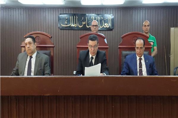المشدد 5 سنوات لشقيقتين إستدرجا شخص وأجبراه علي توقيع أوراق بالعبور