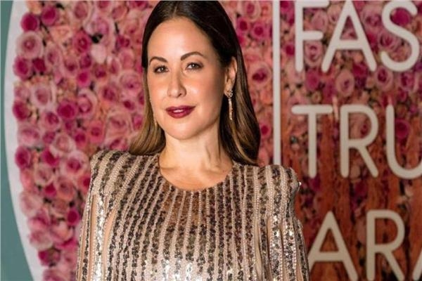 ريا أبي راشد عن أزمة فستانها: قارنوني بـ رانيا يوسف ومكنتش حابة أظهر كده