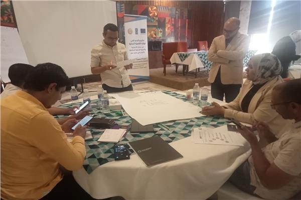 محافظ الأقصر يتابع أنشطة مشروع الدعم الفني لوزارة التنمية المحلية