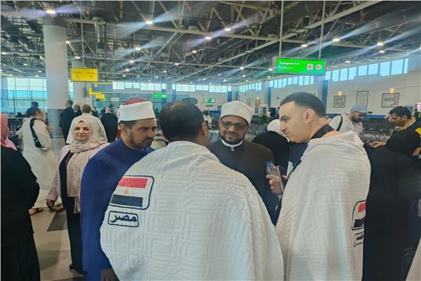 أمين (البحوث الإسلامية) يتابع جهود وعَّاظ الأزهر في توعية الحُجَّاج بمطار القاهرة