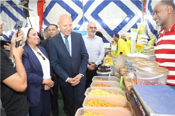 محافظ القاهرة يتفقد معرض «أهلا بالعيد» في مصر الجديده