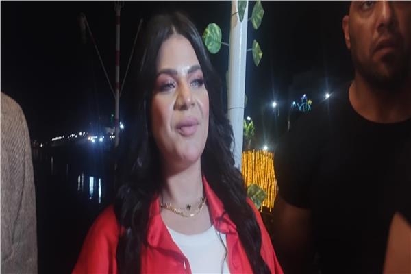 «إنسان كداب».. المطربة جودي الليبية تحيي حفل غنائي بالمنيا