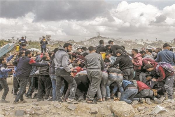المساعدات.. مصيدة موت لجوعى غزة :الاحتلال يستعد لتوسيع العدوان وبن غفير يدعو لتكثيف الإبادة