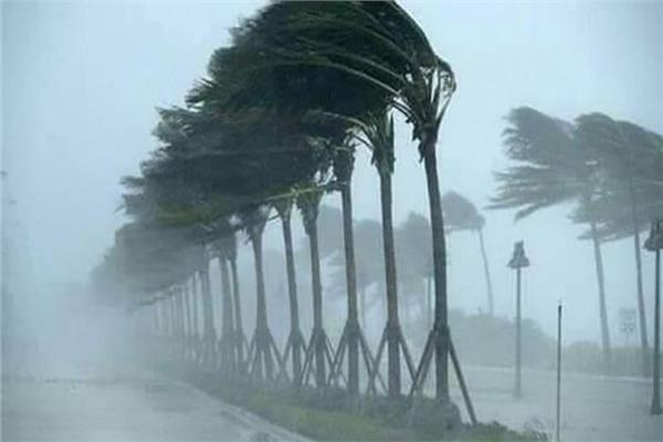 أمطار ورياح وشبورة.. الأرصاد تحذر من حالة الطقس غدا الاثنين