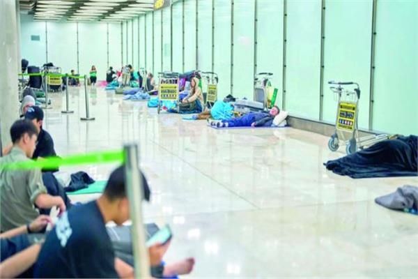 مطار مدريد ملجأ للمشردين ليلًا