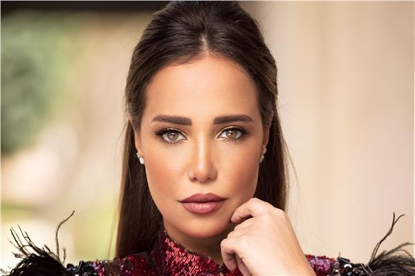 بعد وضع مولودها الأول.. إصابة المطربة راندا حافظ بجلطة مفاجئة