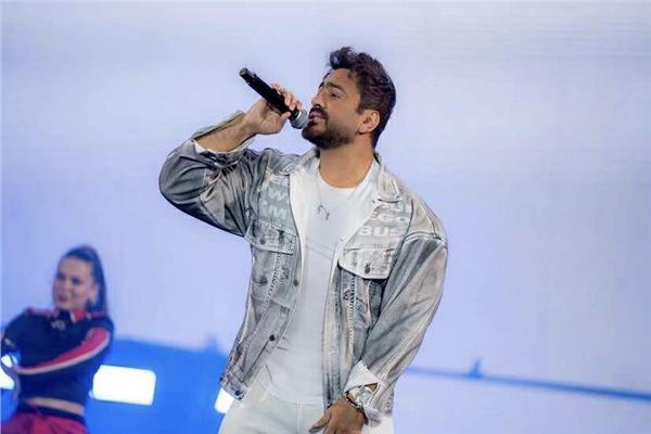 تامر حسني يشكر جمهوره على دعمهم بعد الأزمة الصحية له ولابنه آدم