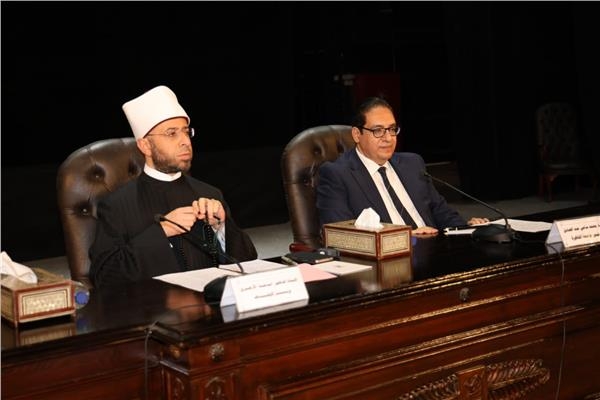 وزير الأوقاف يشهد ختام فعاليات اليوم التثقيفي للأئمة والواعظات بجامعة القاهرة