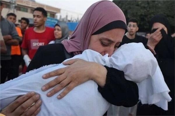 استشهاد 16 فلسطينيا في غارات إسرائيلية على خيام النازحين بغزة
