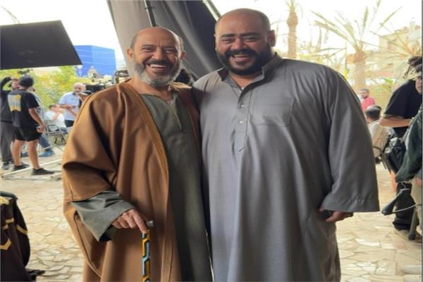 أشرف عبدالباقي يشارك جمهوره كواليس فيلم «السادة الأفاضل»