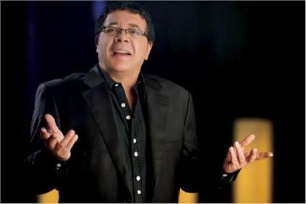«أحمد آدم» يتعاقد على «البحث عن إشارة»