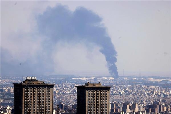 التصعيد يضغط على 6 قطاعات حيوية.. والذهب الملاذ الآمن