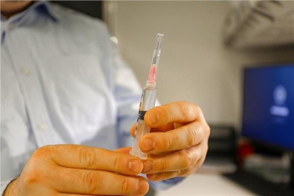 يُعطى مرتين سنويًا.. FDA توافق على لقاح للوقاية من الإصابة بالإيدز
