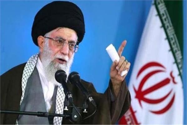 لن نستسلم.. أول تعليق من «خامنئي» بعد الهجوم على قاعدة العديد