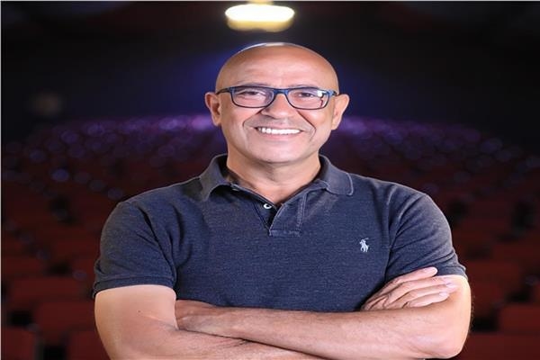 من إخراج ابنته زينة.. تفاصيل مسلسل «ولد وبنت وشايب» لـ أشرف عبدالباقي