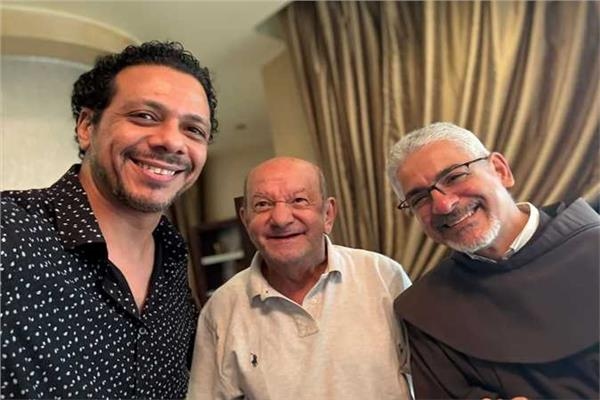 أول ظهور لـ «لطفي لبيب» بعد أزمته الصحية وخروجه من المستشفى