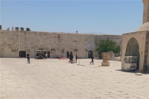الاحتلال يعتقل مفتي القدس من المسجد الأقصى