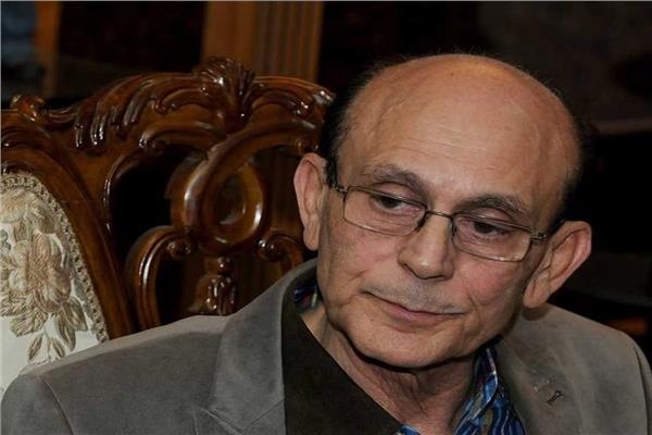 «تحت الملاحظة لإجراء بعض الفحوصات».. أشرف زكي يكشف الحالة الصحية للفنان محمد صبحي