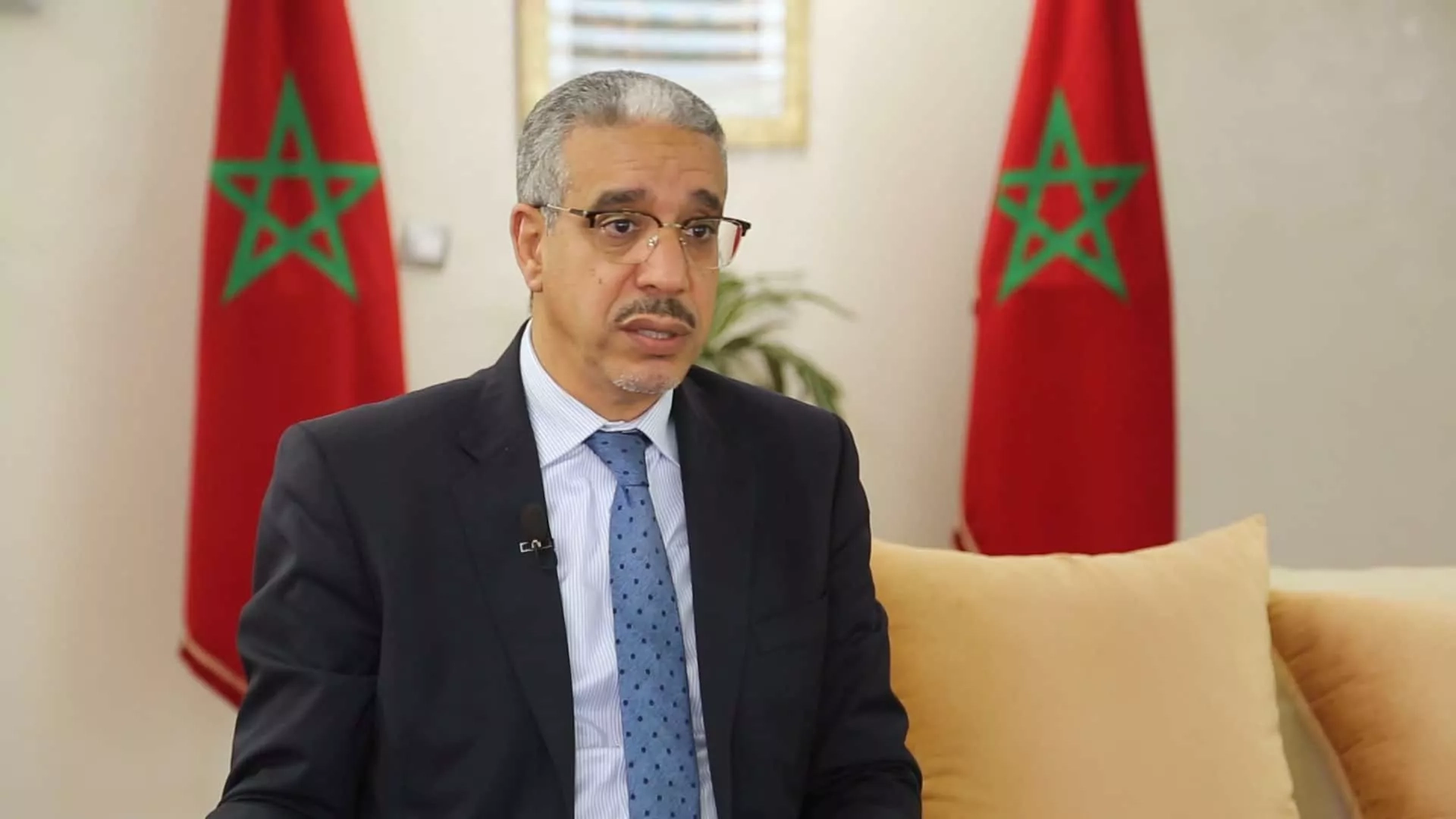 عزيز رباح يحذر من التفاهة ويؤكد أن كلفتها كبيرة