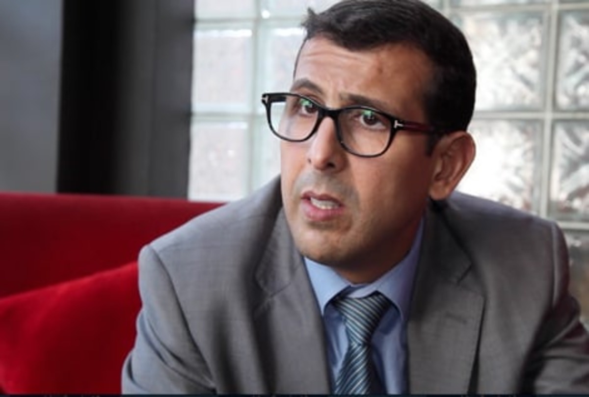 القضاء يتابع مصطفى لخصم في حالة سراح ويغلق الحدود في وجهه