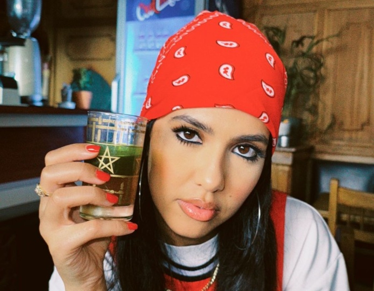 منال بنشليخة تفاجئ جمهورها بثلاث أغاني من ألبوم 'قلب عربي مجروح'