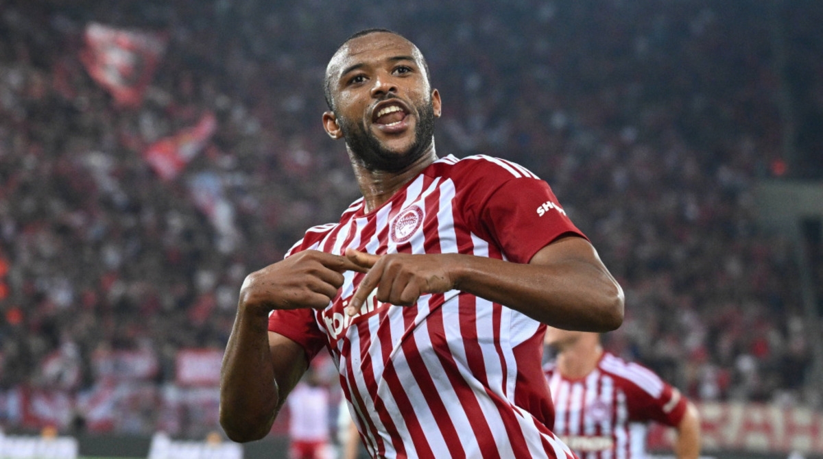 أيوب الكعبي يقود أولمبياكوس للتويج بكأس اليونان