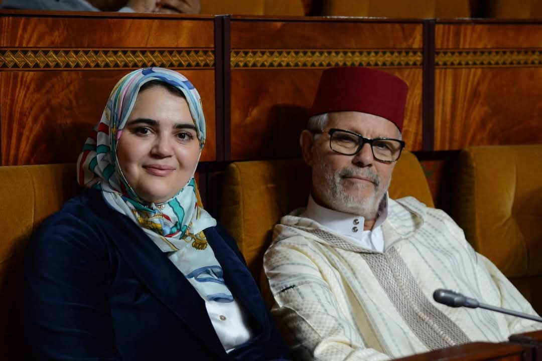اتهامات باستغلال أعوان الحراسة في 'مناورة انتخابية' تضع محمد السيمو وابنته في مرمى الانتقاد