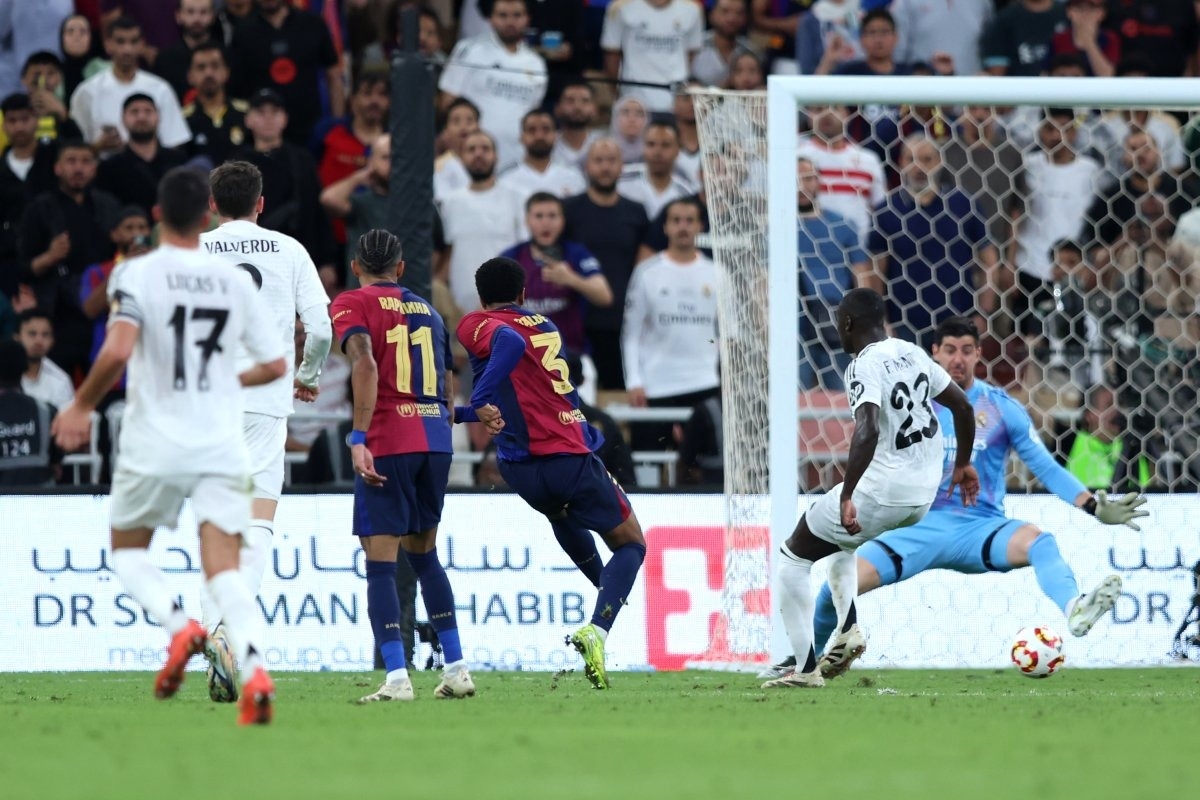برشلونة يحرز لقب كأس الملك بعد فوز مثير في كلاسيكو إسبانيا