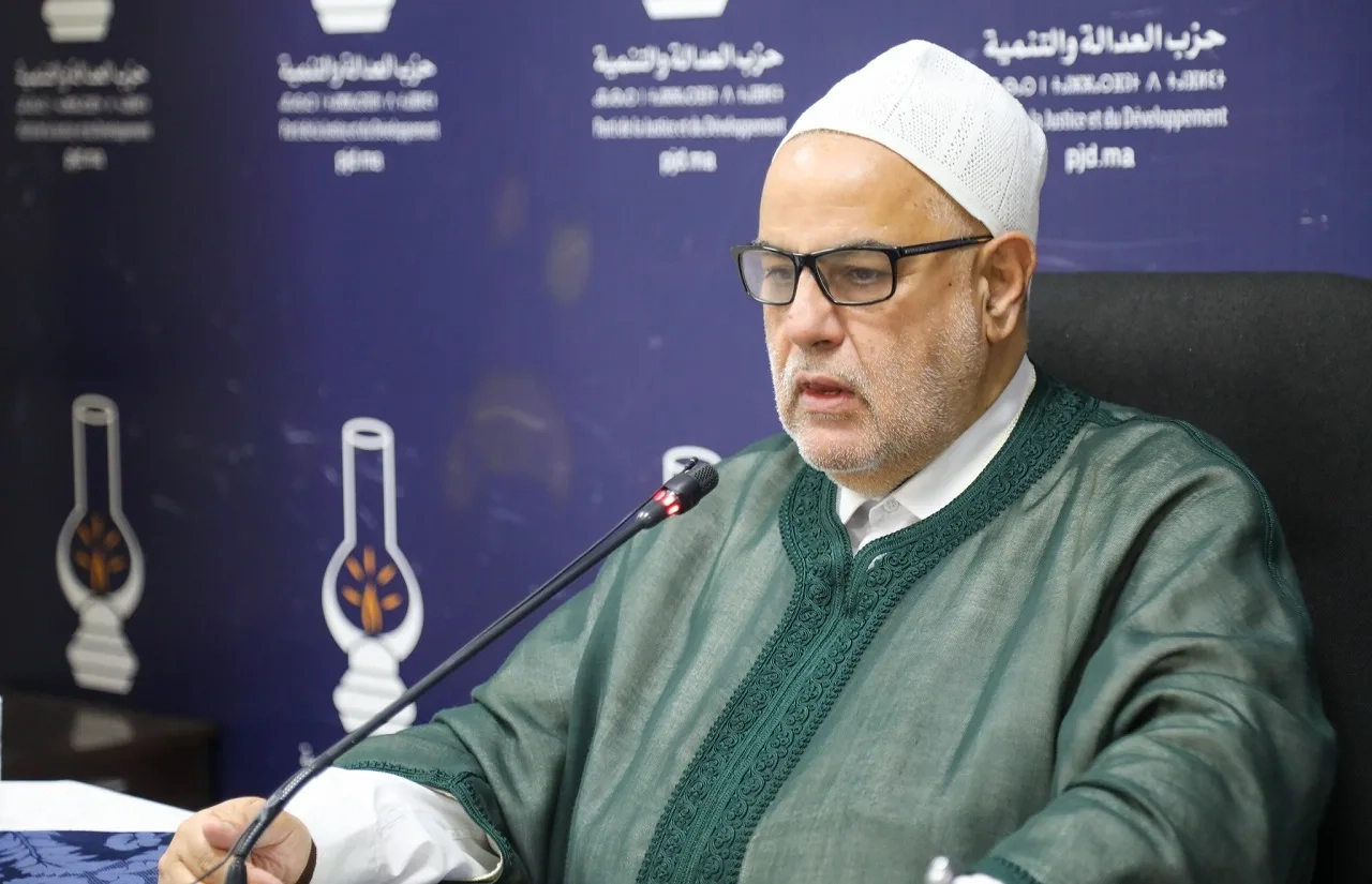 بعد أيام من إعادة انتخابه أمينا عاما لـ 'البيجيدي'.. 'انزلاق' يلزم بنكيران الفراش