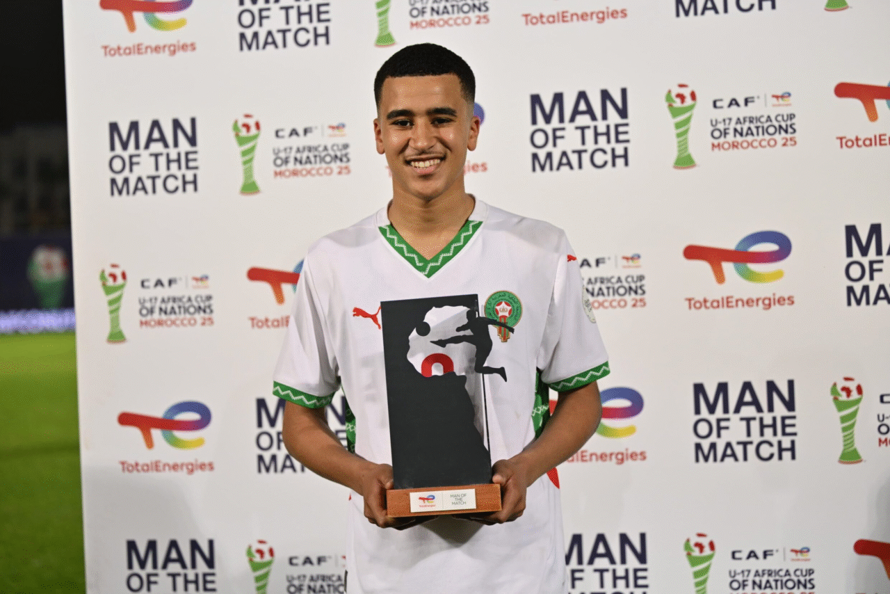 عبد الله وزان نجم منتخب الأشبال المتوج بـ'الكان' يخطف أنظار برشلونة