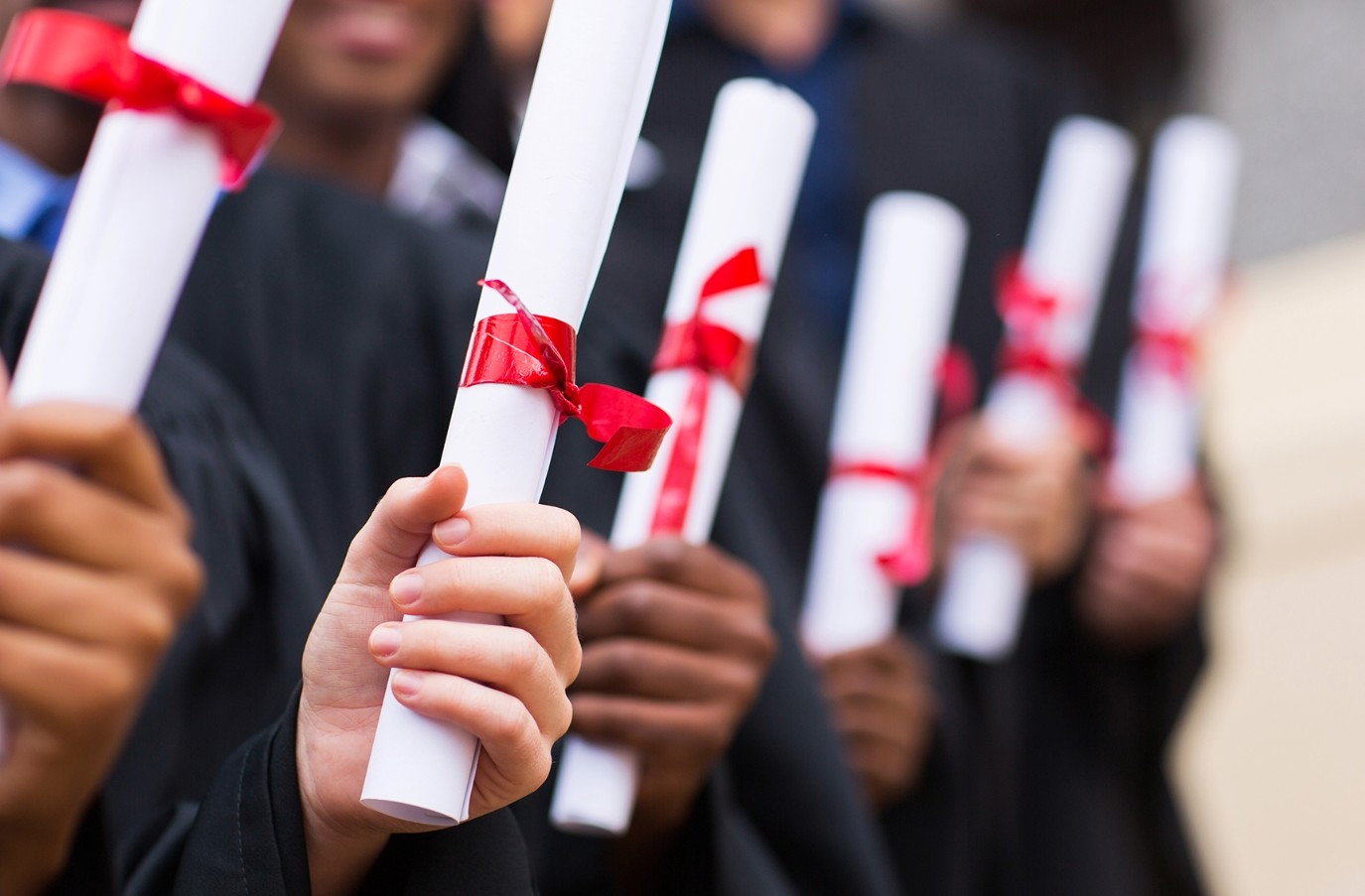فضيحة بيع الشهادات بالمغرب: التحقيقات تتوسع بعد استدعاء رئيس جامعة ابن زهر ومسؤولين وشخصيات نافذة