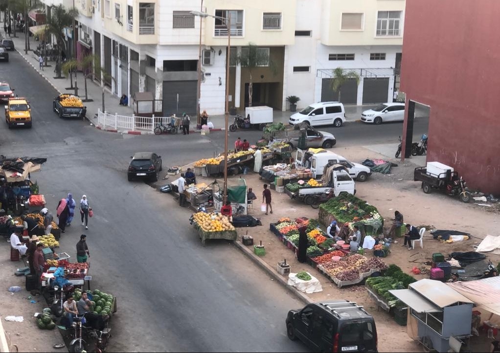 التجارة الجائلة في المغرب.. بين تعقيدات التنظيم وواقع 1.6 مليون بائع