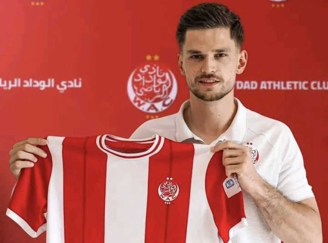 الوداد يعلن رسميا تعاقده مع مدافع هولندي