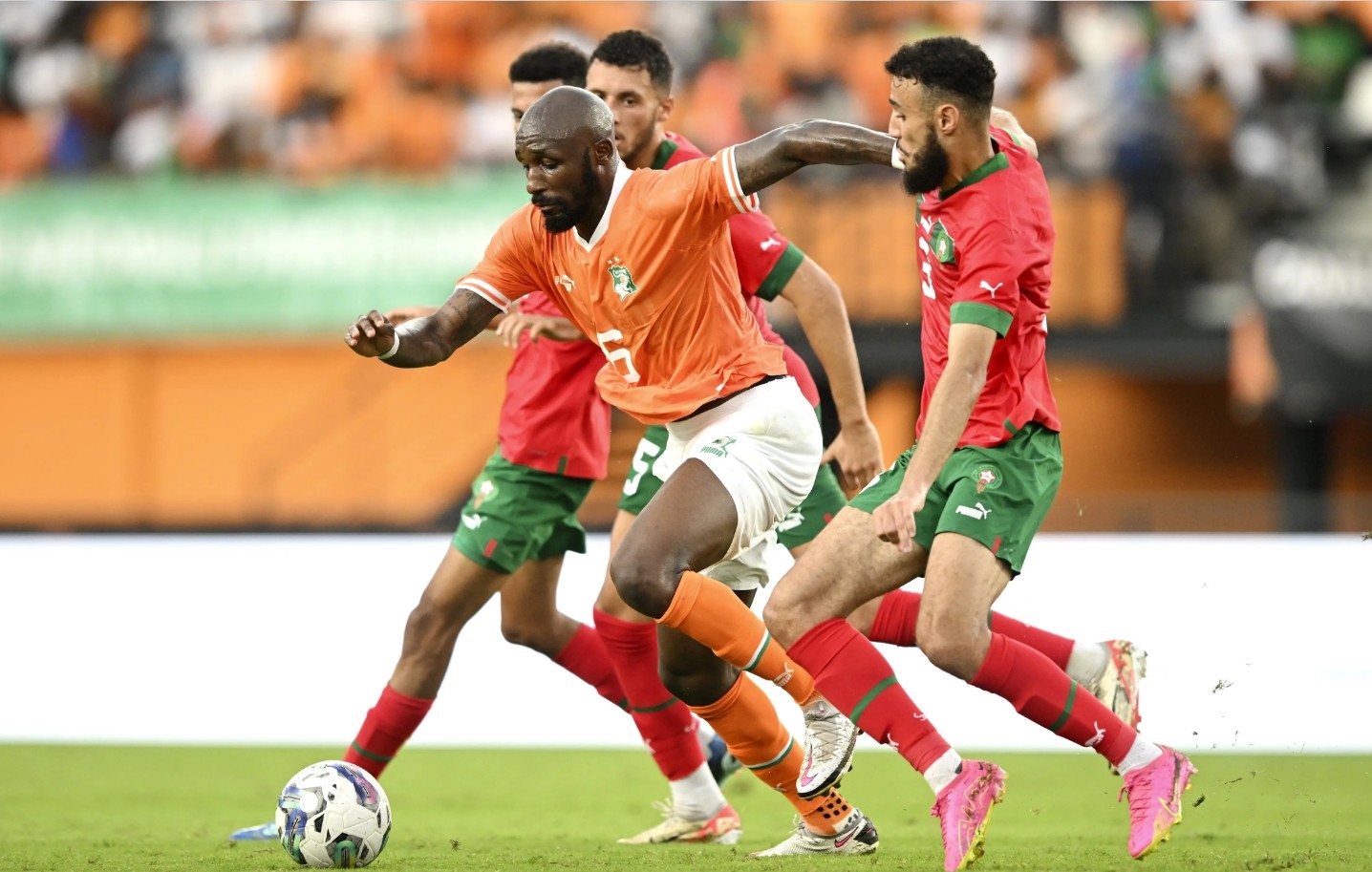 دفاع منتخب المغرب يربك الركراكي قبل مواجهة تونس والقلق سيد الموقف في معسكر الأسود