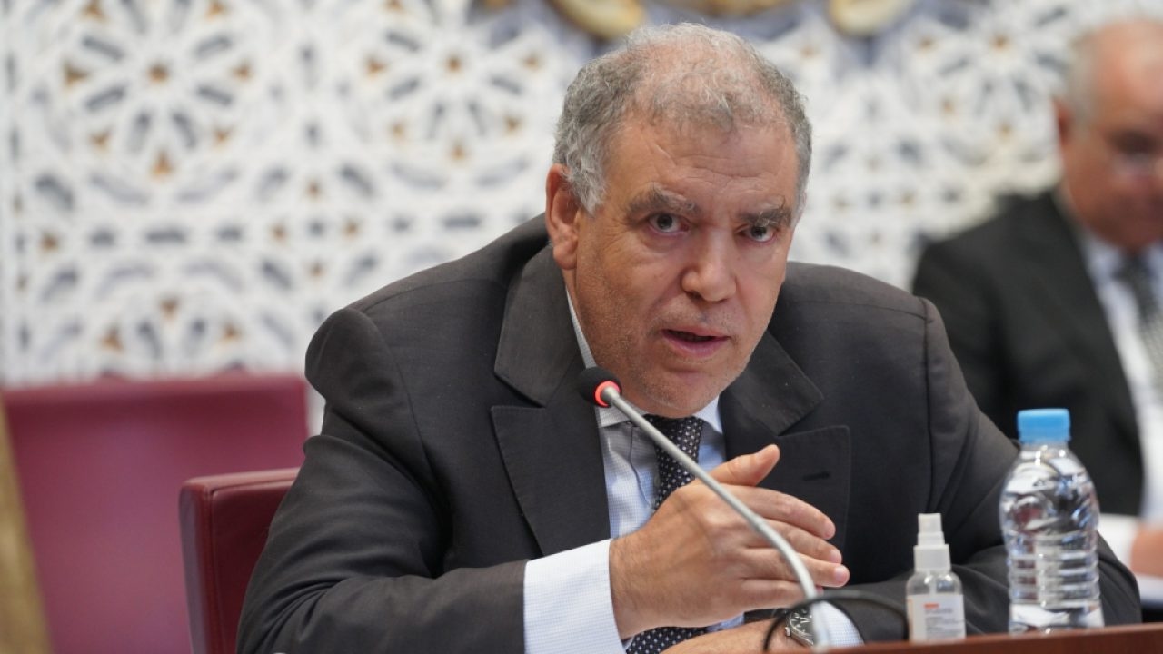 وزير الداخلية يجتمع مع كبار المسؤولين الأمنيين والإداريين لتفعيل التوجيهات الملكية وتعزيز الجاهزية المؤسساتية