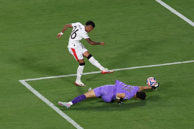 ياسين بونو يتصدر قائمة نجوم الهلال في مونديال الأندية رغم الإقصاء