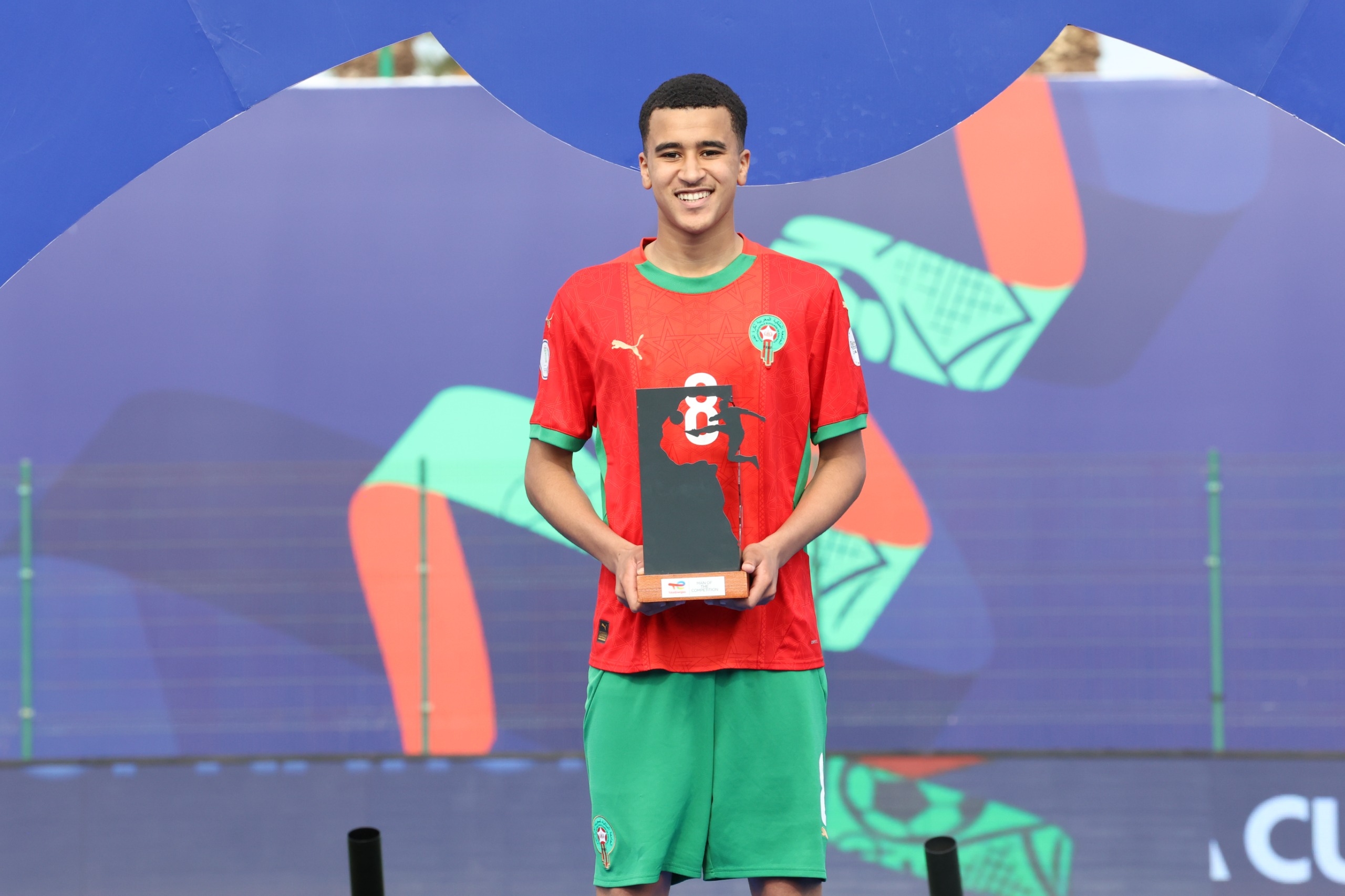 أياكس أمستردام يقطع الطريق على ريال مدريد ويتوصل لاتفاق نهائي مع الموهبة المغربية عبد الله وزان