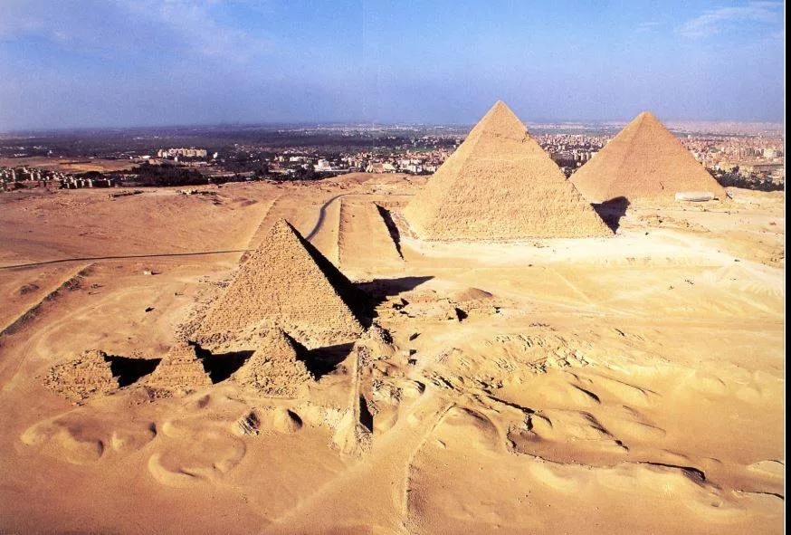أهرامات الجيزة ضمن أهم 7 مواقع حول العالم