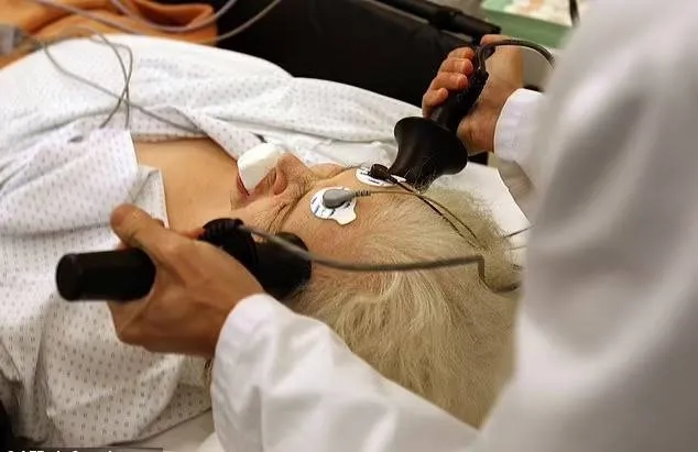 العلاج بالصدمات الكهربائية لا يُجدي نفعاً ويُفقد المرضى ذكريات عزيزة