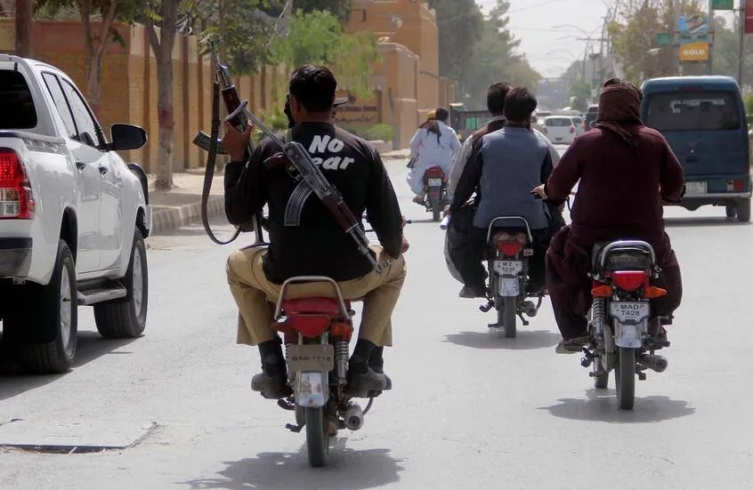 هجمات مسلحة تسفر عن مقتل وإصابة نحو 14 من الشرطة الباكستانية